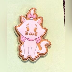 Aristocats Disney Loungefly Pin - Marie Sugar Cookie